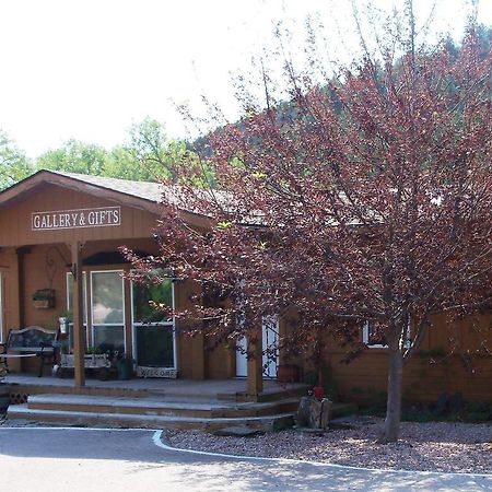 River Falls Lodging -Black Hills, South Dakota 핫 스프링스 객실 사진
